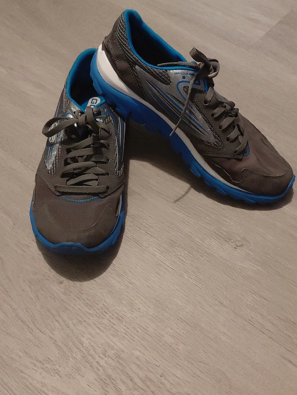 Men's Gray and Blue Running Shoes